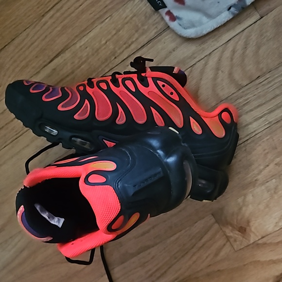 Men 7.5, Nike Air Max Plus Drift, Black/Field Purple/Laser Orange/Bright Crimson - Picture 4 of 4